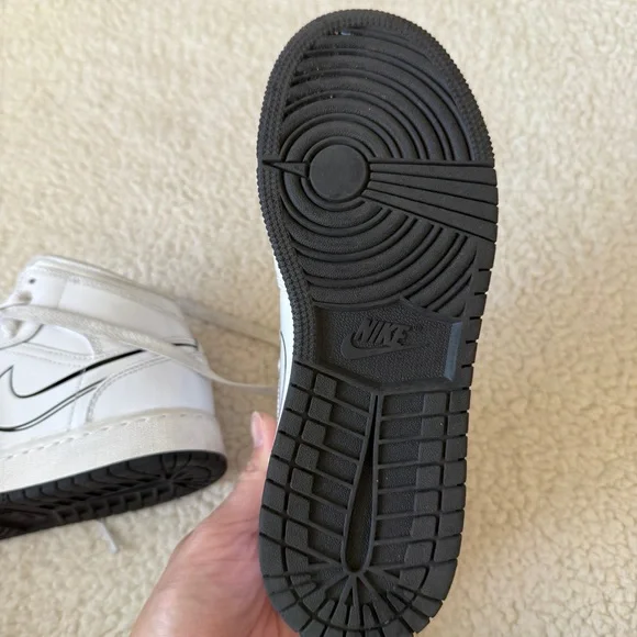 Jordan Kids
Jordan 1 Mid "Schematic" sneakers size 3.5 yr - Picture 5 of 11
